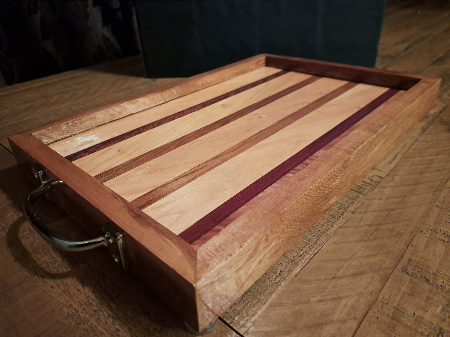 Serving tray with sides